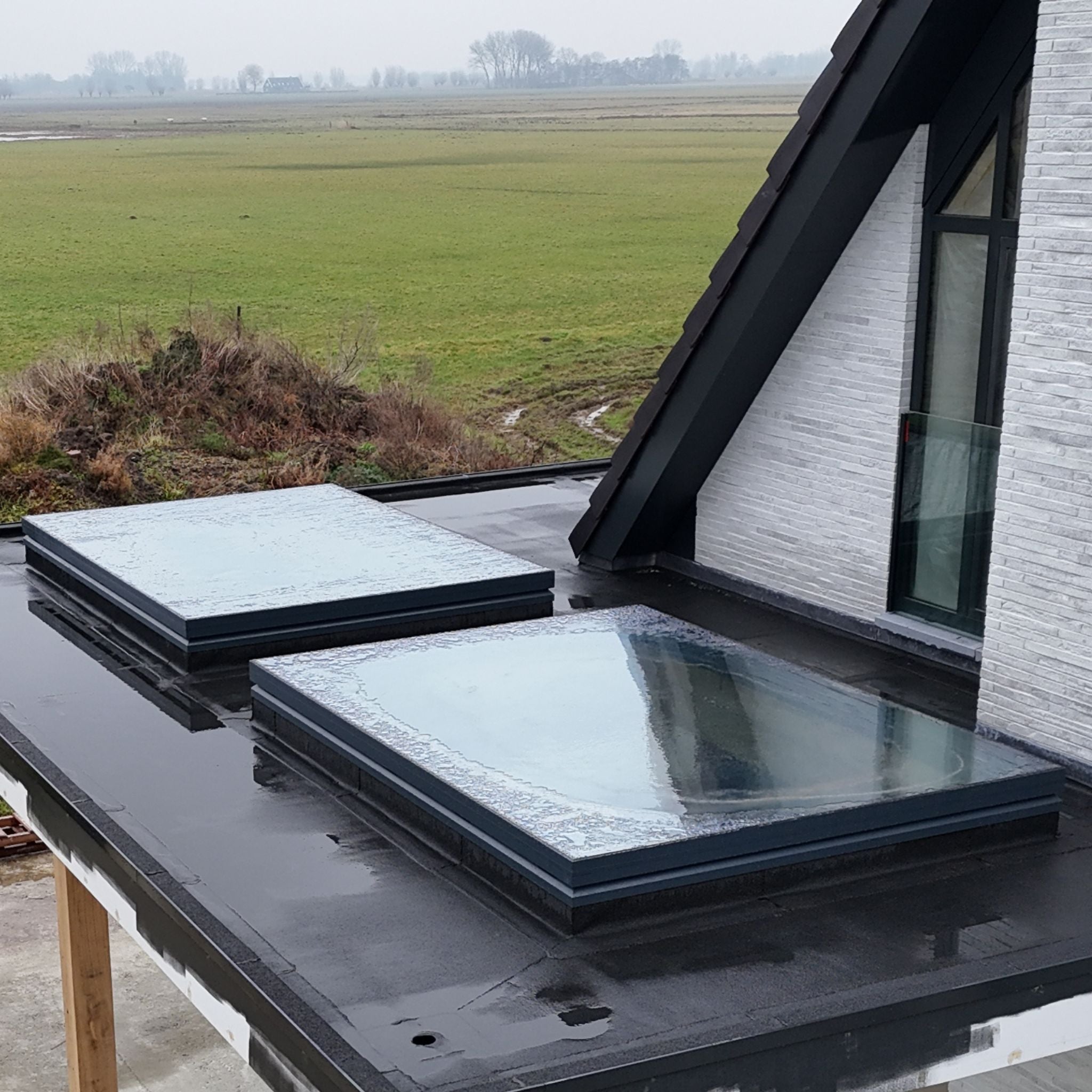 100 x 100 cm Dakraam elektrisch openen